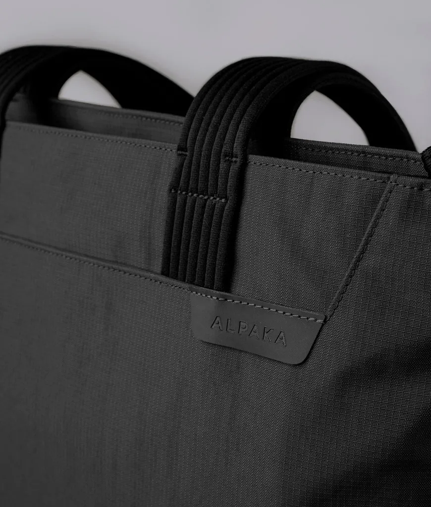 Flight Tote (M)
