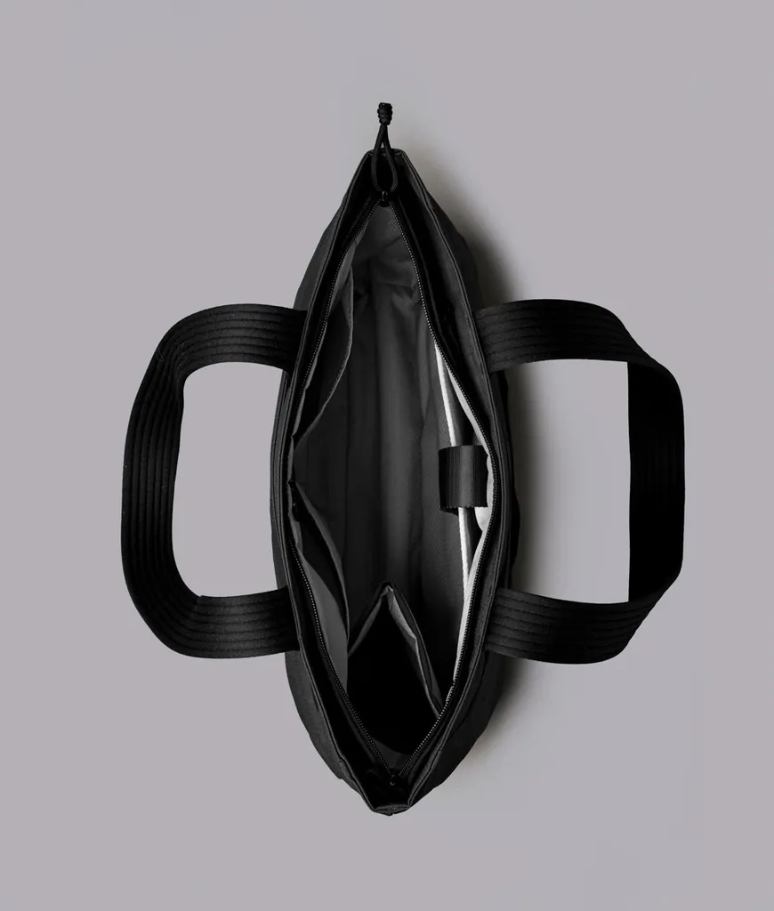 Flight Tote (M)