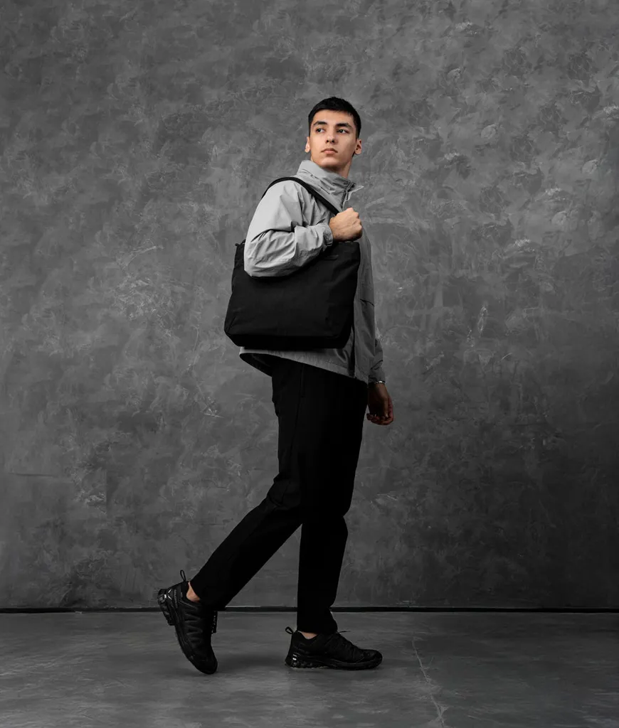 Flight Tote (M)