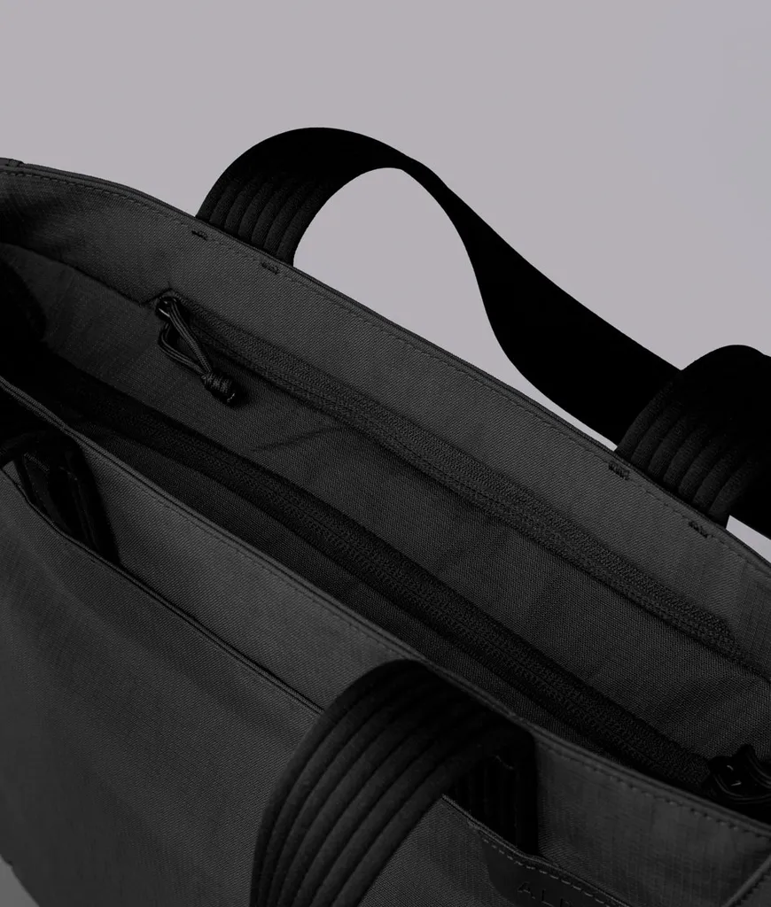 Flight Tote (M)