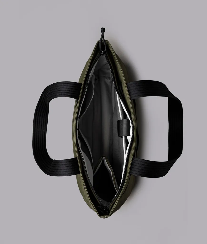 Flight Tote (M)