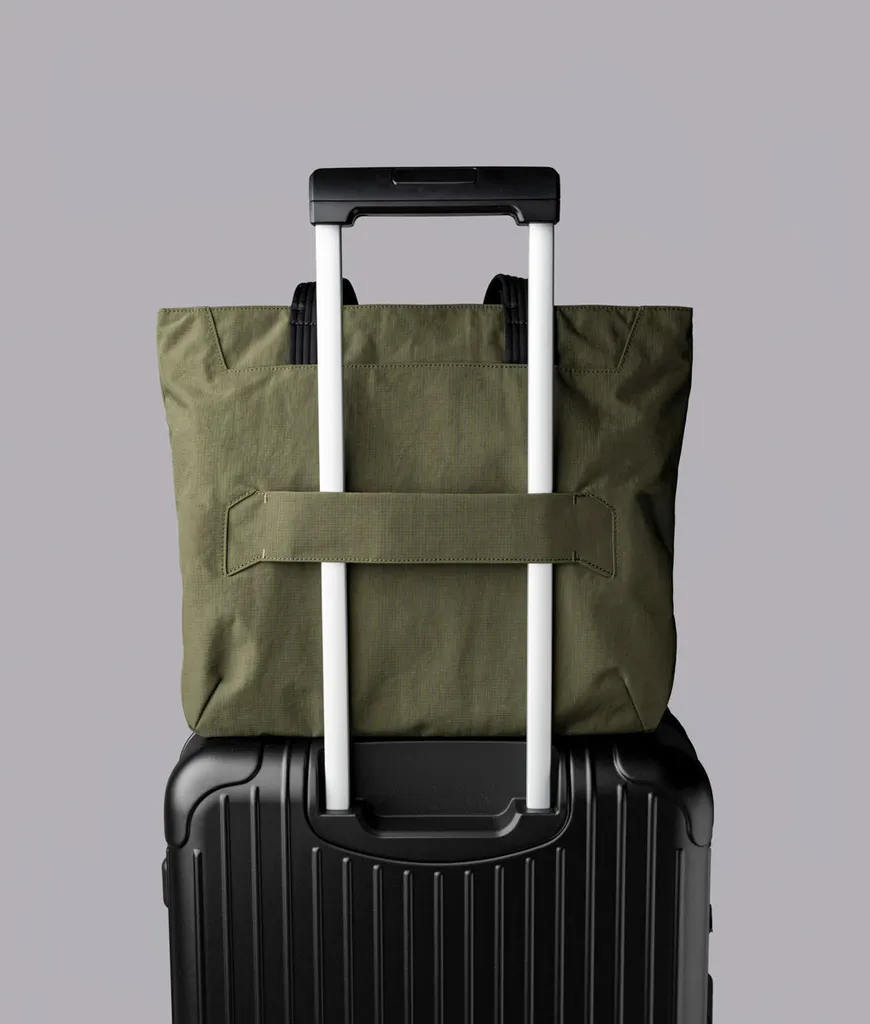 Flight Tote (M)