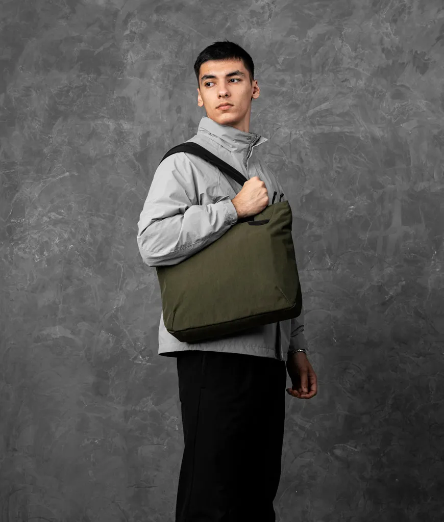Flight Tote (M)