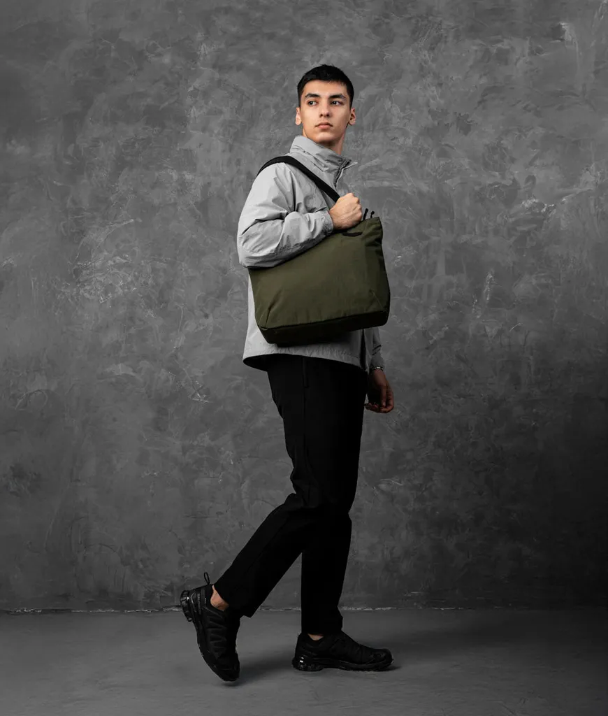 Flight Tote (M)