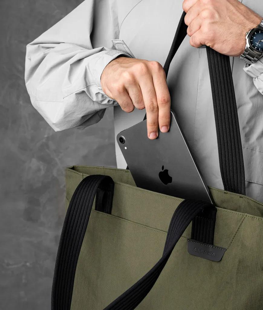 Flight Tote (M)