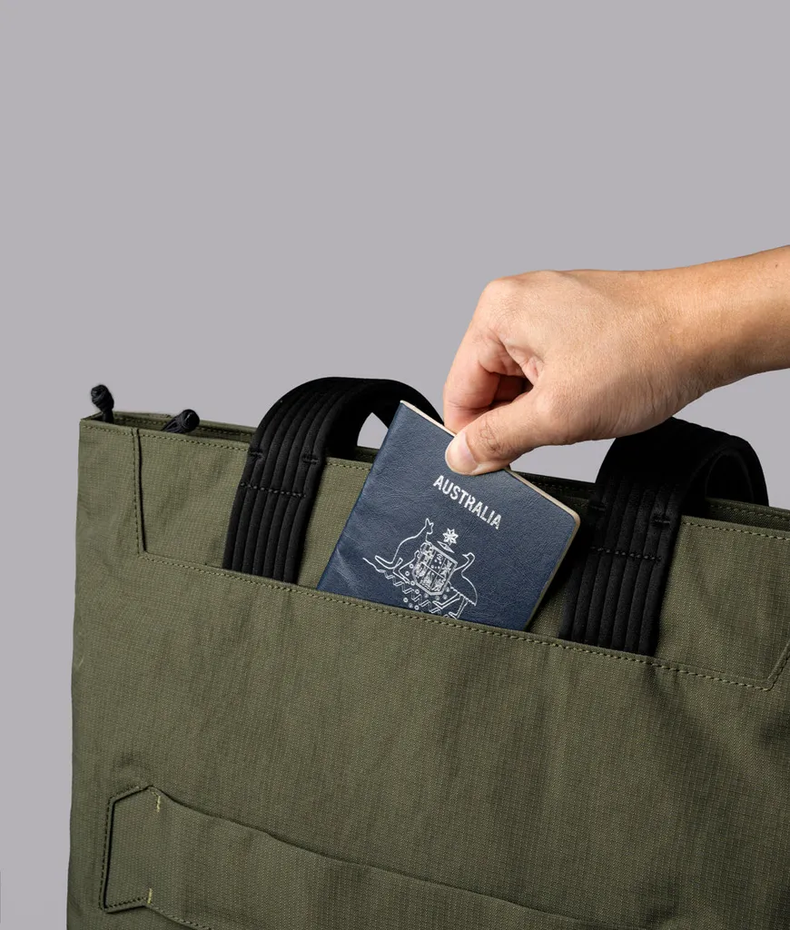 Flight Tote (M)