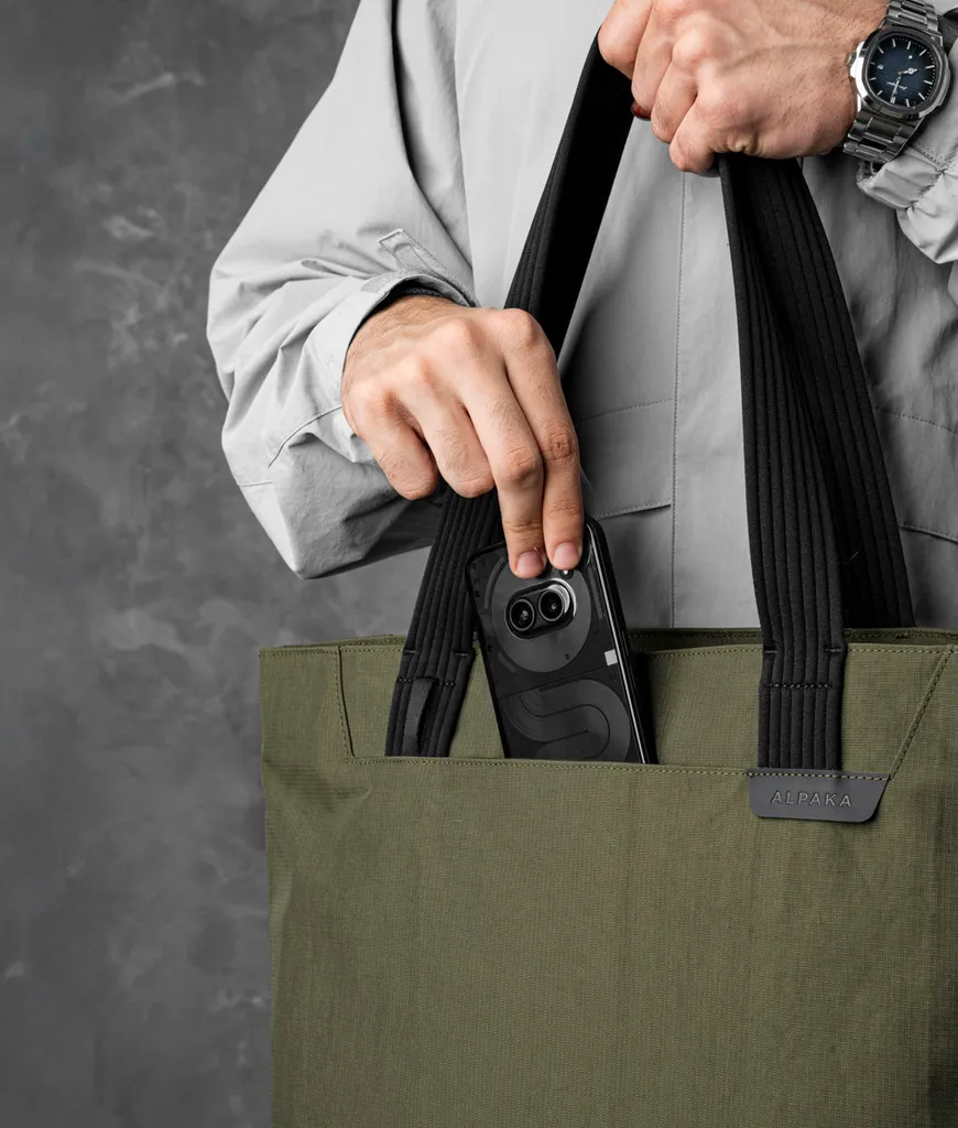 Flight Tote (M)