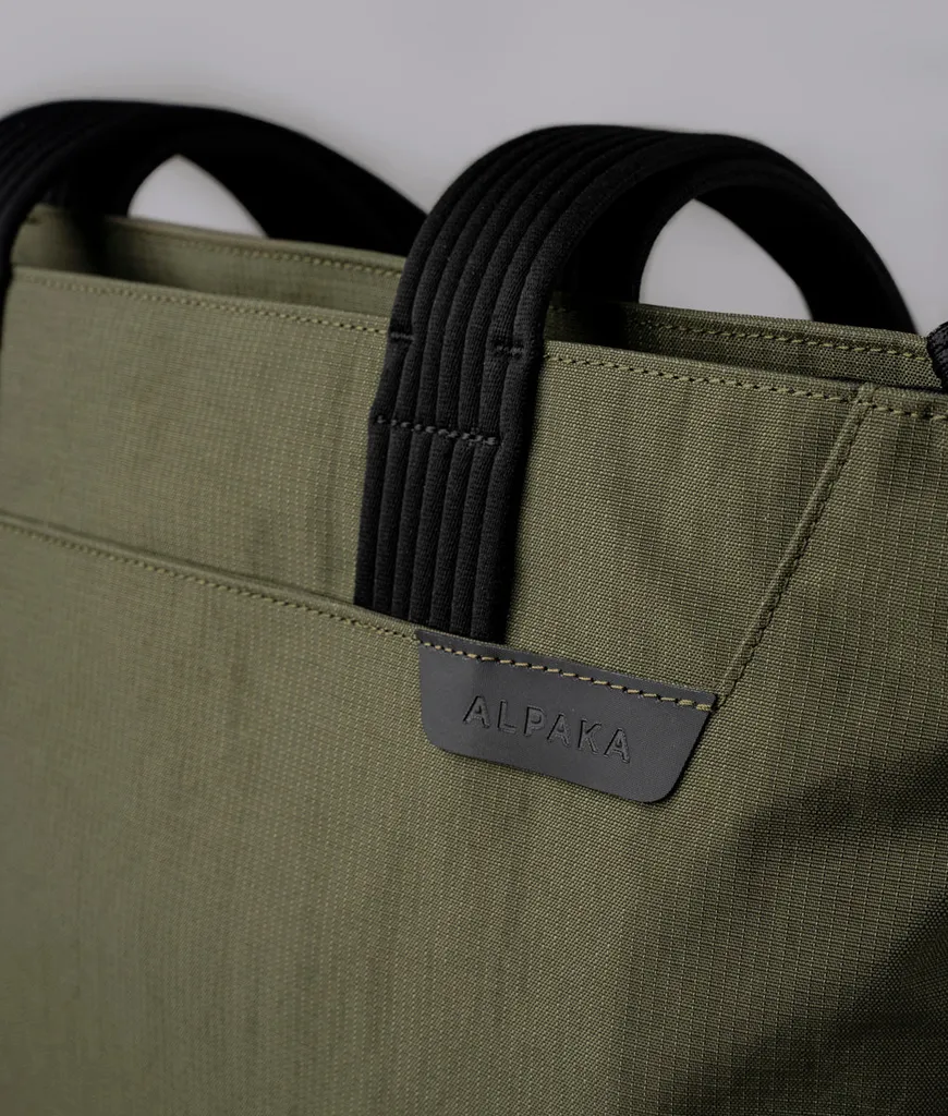 Flight Tote (M)