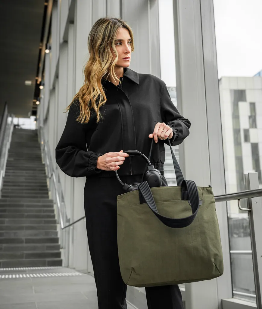 Flight Tote (M)