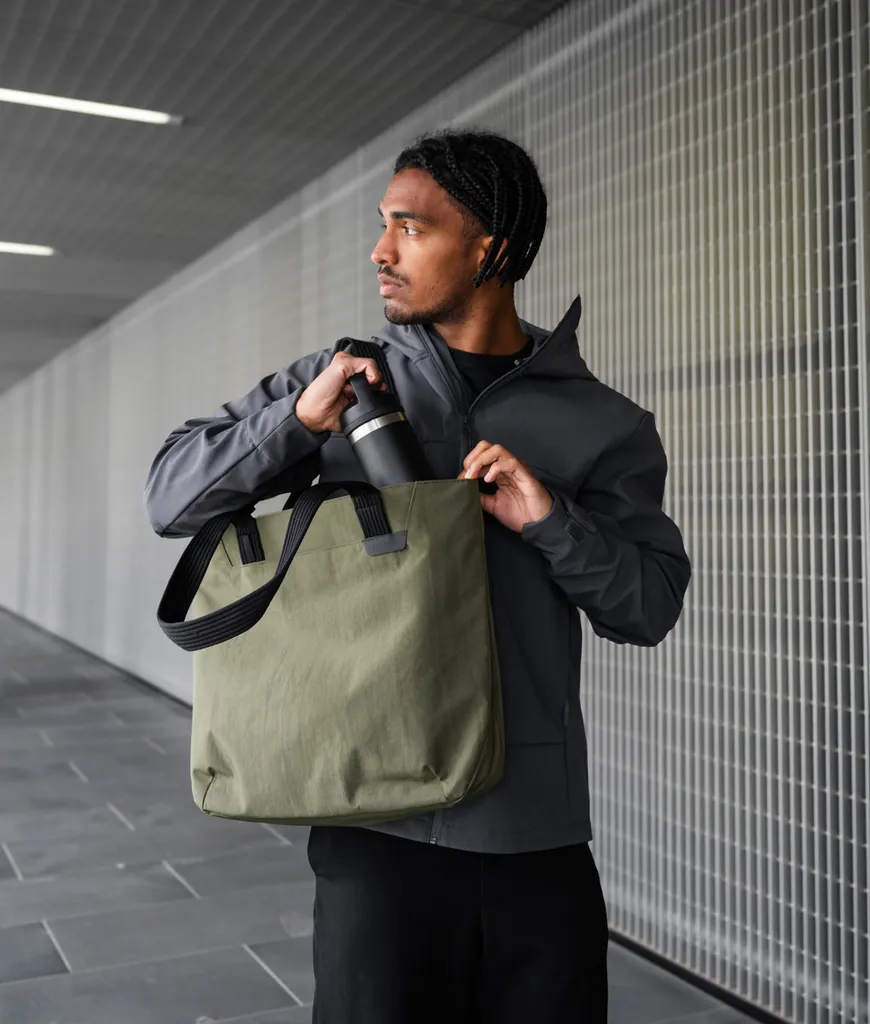 Flight Tote (M)