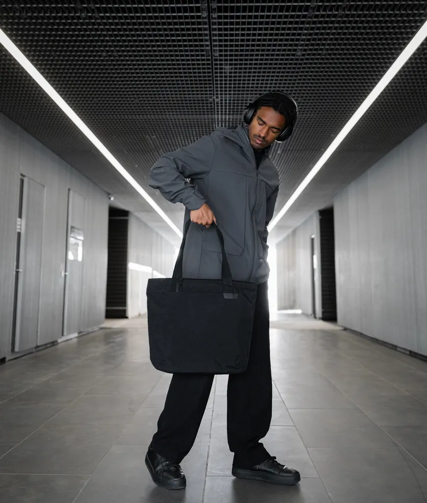 Flight Tote (M)