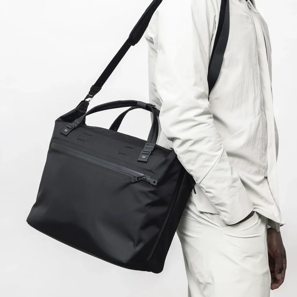 WPT-SHLDR-TOTE EMBERTEX™ PFAS FREE - JET BLACK : 20L