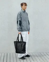Essential Tote 20L Black Out