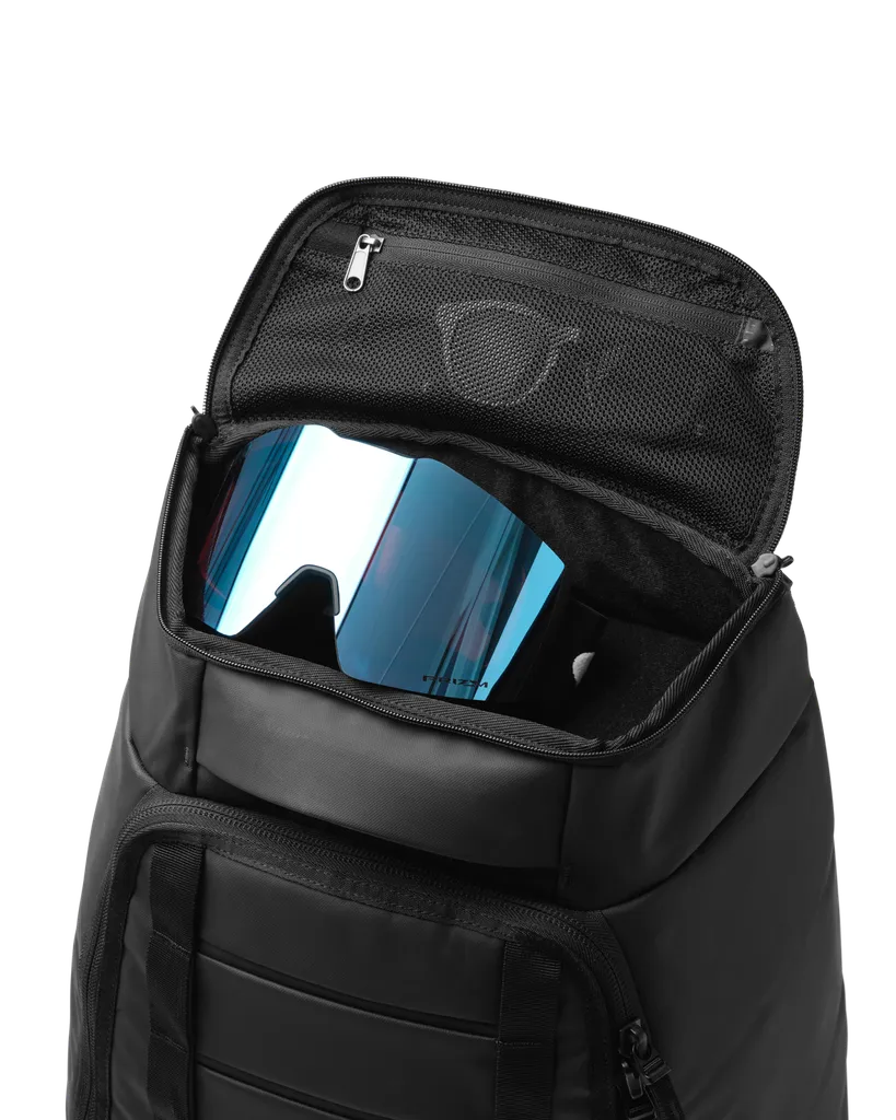 Hugger Bootpack 45L Black Out