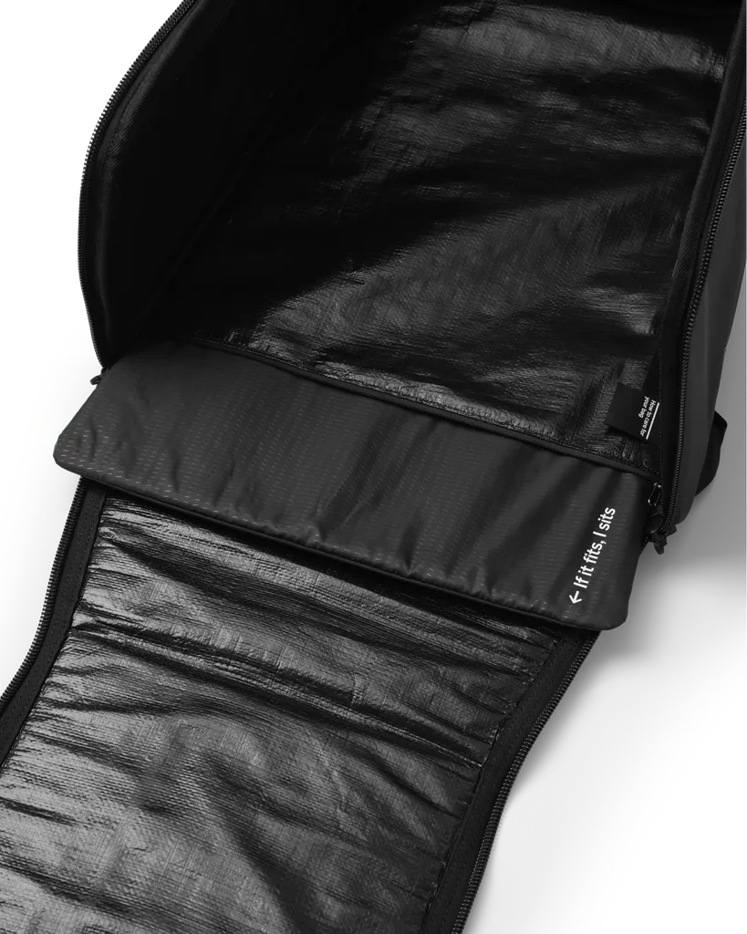 Hugger Bootpack 45L Black Out