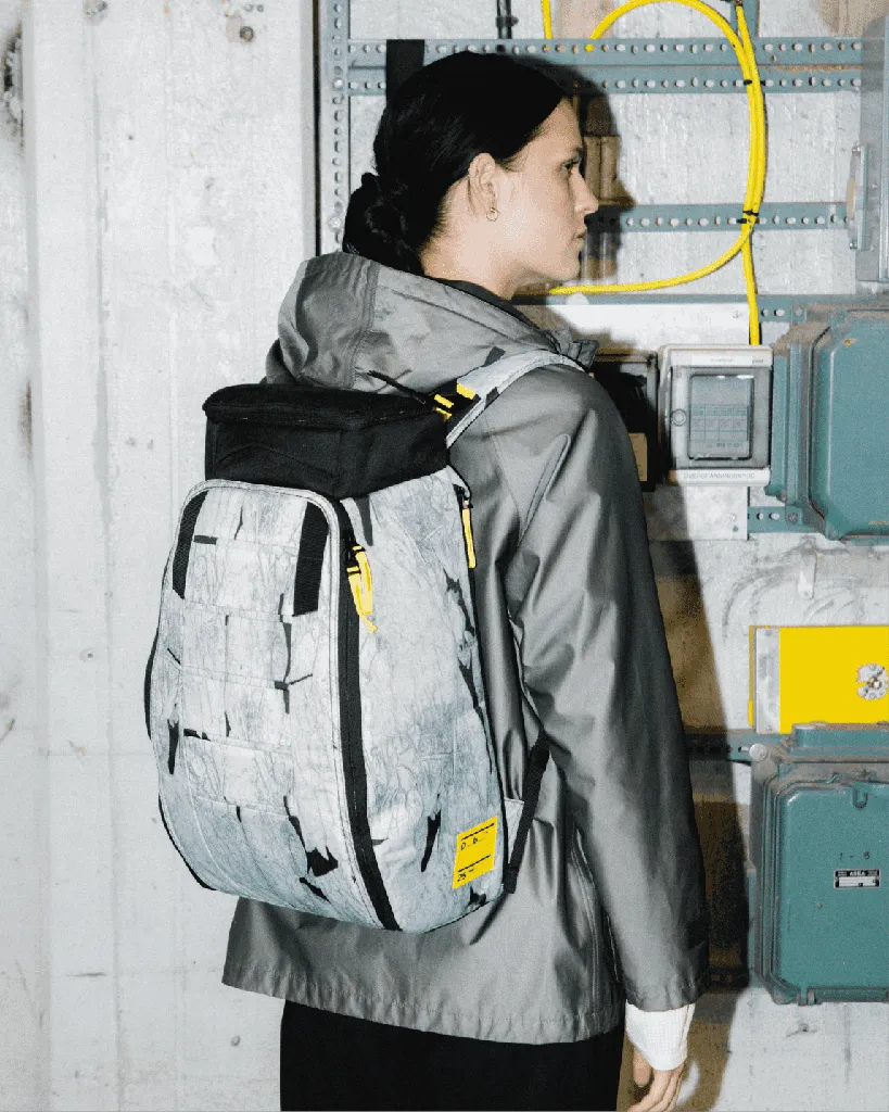 Hugger Backpack 25L Basalt White