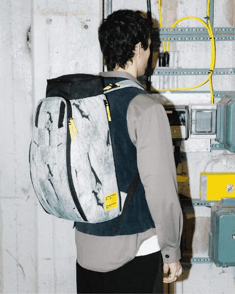 Hugger Backpack 30L Basalt White