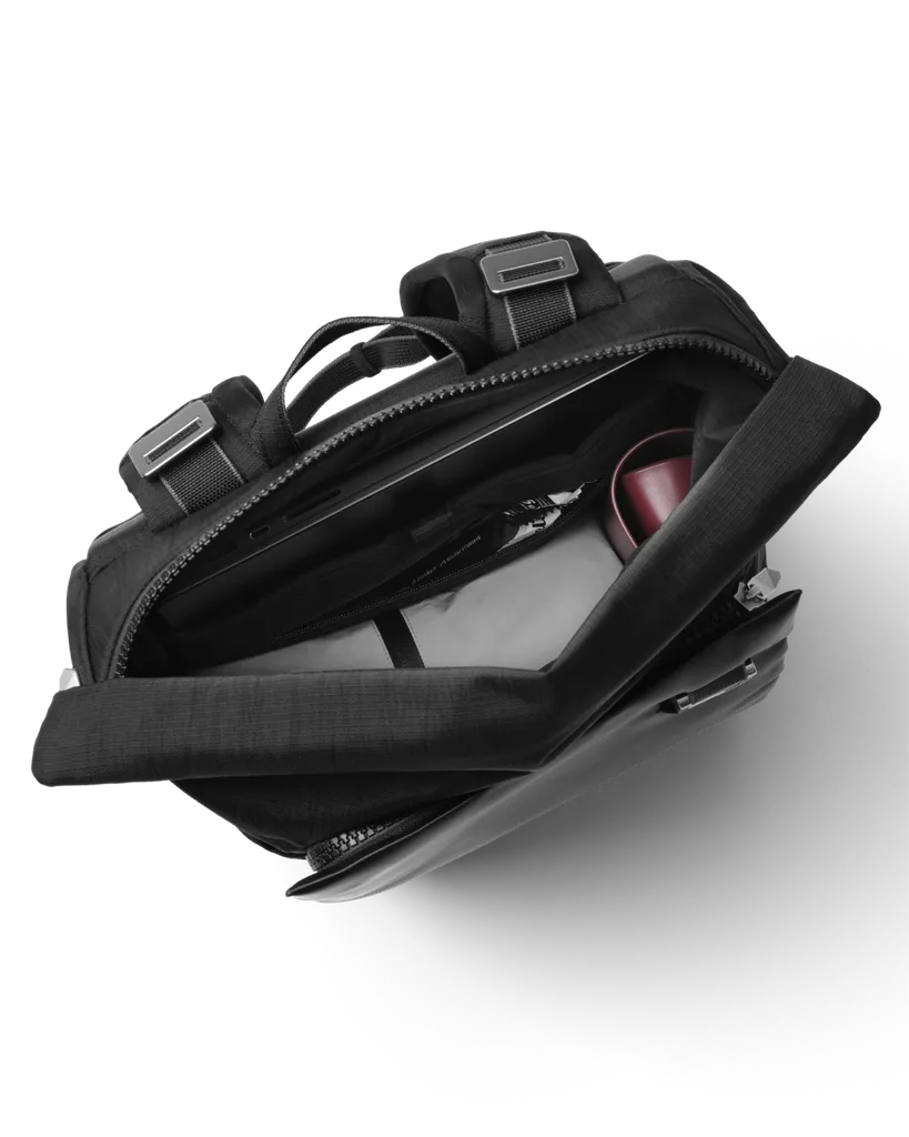 Entour Daypack 18L Black Out