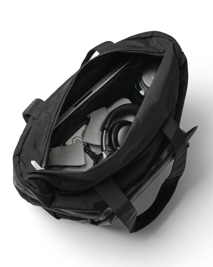Entour Tote 22L Black Out
