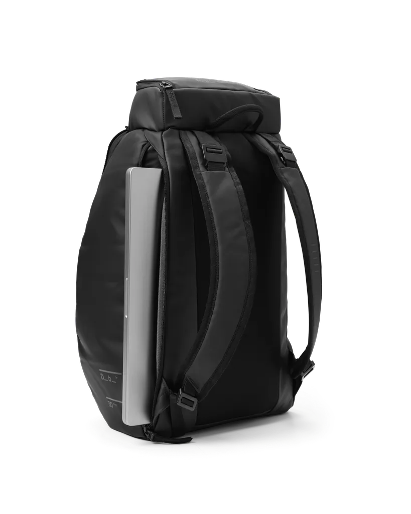 Hugger Backpack 30L Black Out