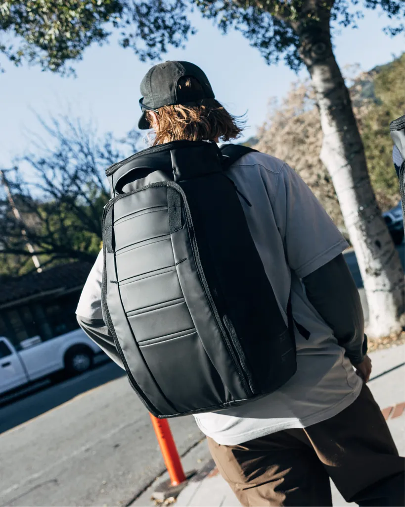 Hugger Backpack 30L Black Out