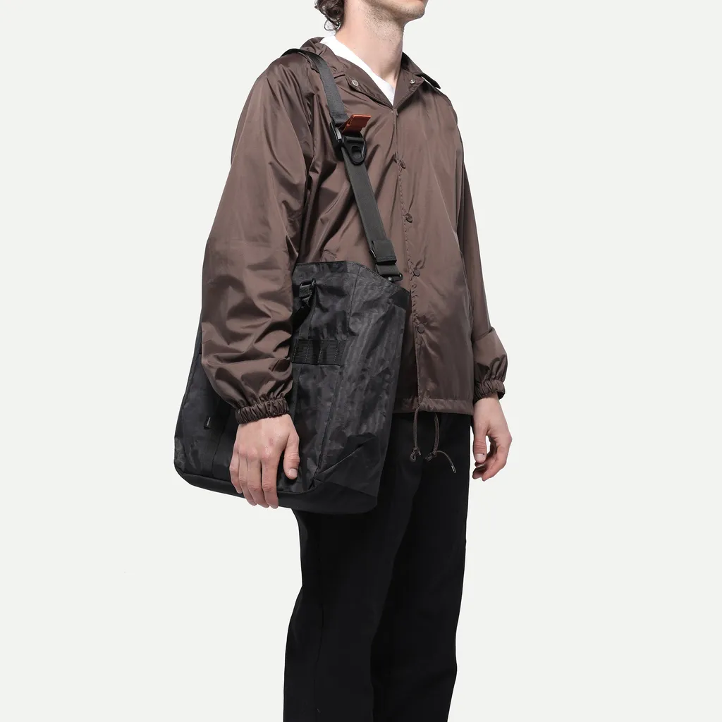 Utility Tote - Portrait - Dyneema - Black