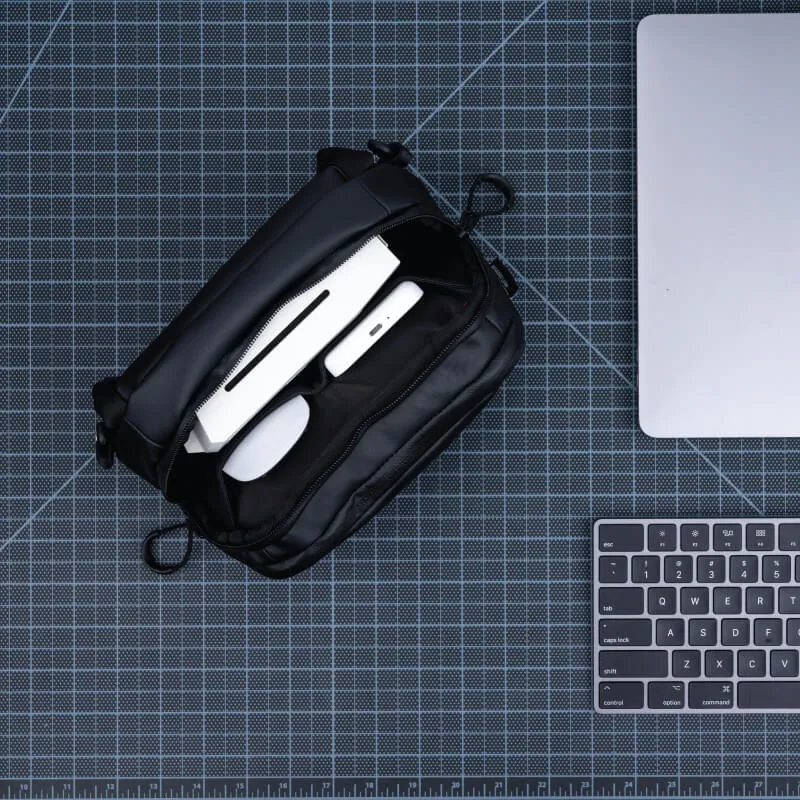 Tech Bag Large in Black