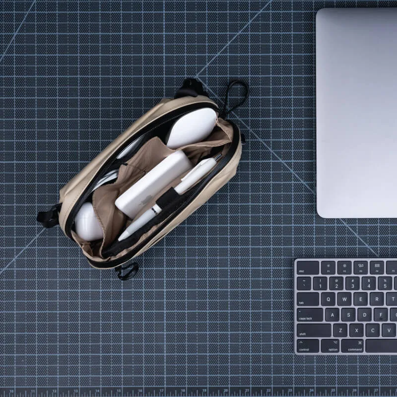 Tech Bag Medium in Yuma Tan