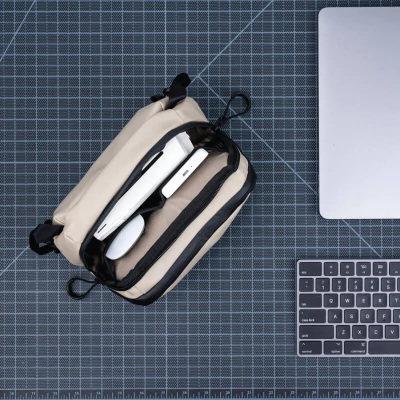 Tech Bag Large in Yuma Tan