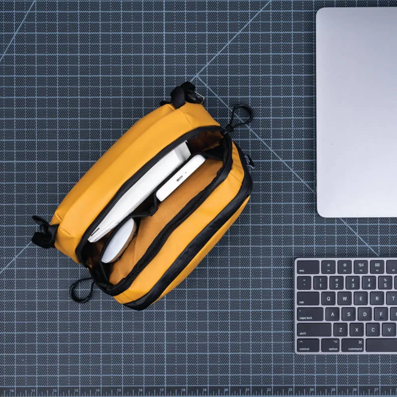 Tech Bag Large in Dallol Yellow