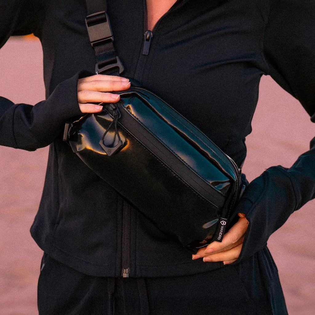 Tech Bag Medium in High-Gloss Black
