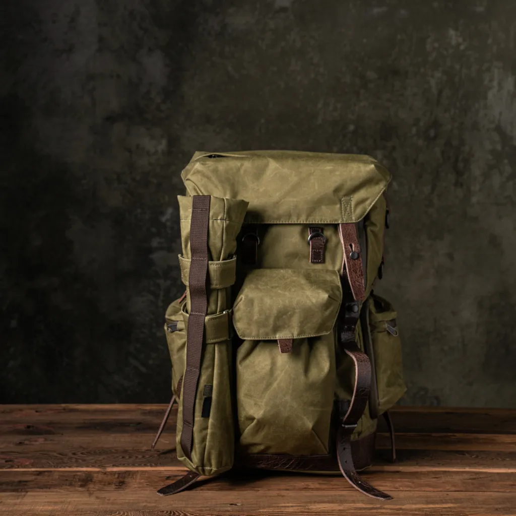 "NEW CITY EXPLORER" COMMANDER TRAVEL CAMERA BACKPACK 21L
