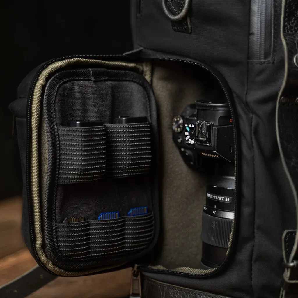 "NEW CITY EXPLORER" COMMANDER TRAVEL CAMERA BACKPACK 21L