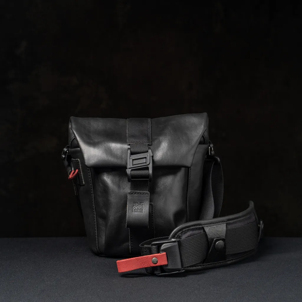 "PILOT" LEATHER TRAVEL CAMERA BAG 2L UPGRADED